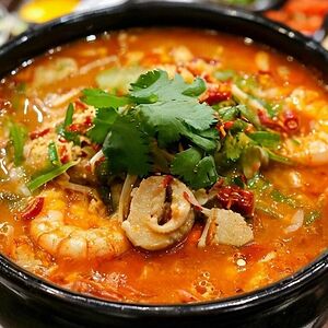 Том ям с морепродуктами