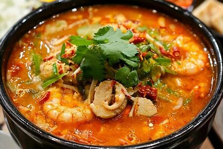 Том ям с морепродуктами