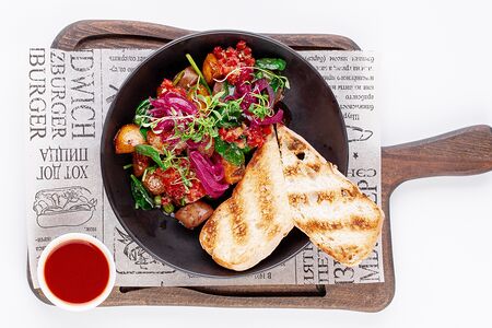 Крафт-салат с картофелем и домашними колбасками