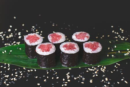 Мини-ролл с тунцом