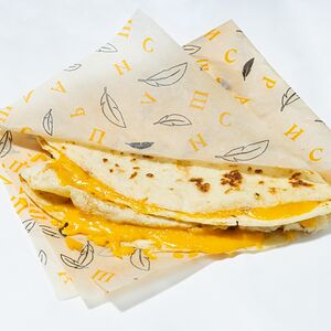 Домашняя лепешка с сыром