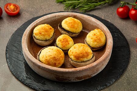 Шампиньоны с сыром сулугуни