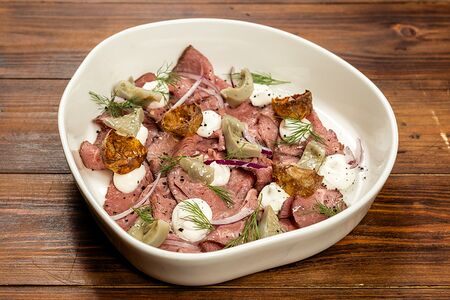 Ростбиф из говядины с солеными груздями