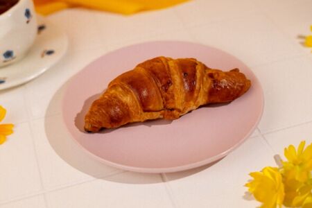 Круассан с малиной