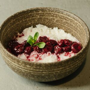 Каша из гималайского риса Басмати с домашним вишневым джемом