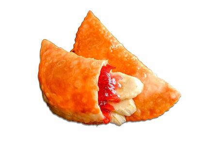 Чебурек с клубникой и бананом