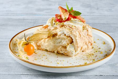 Меренговый рулет