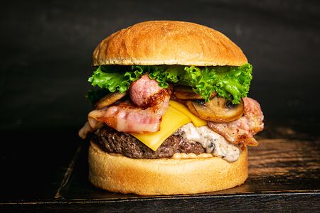 Бургер грибной с беконом