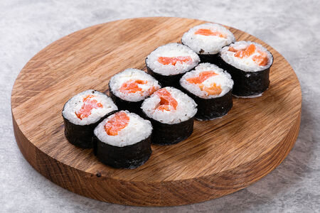 Ролл с лососем и сыром