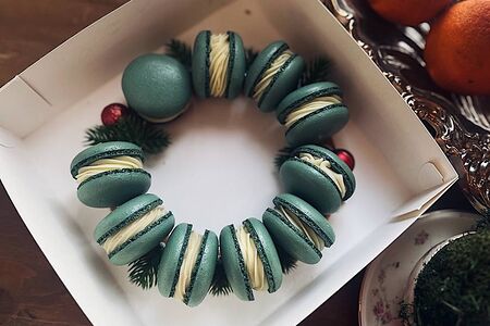 Новогодний венок из макаронс