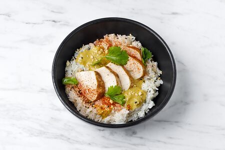 Курица с тайским карри и рисом