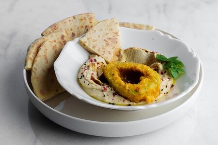 Хумус с авокадо