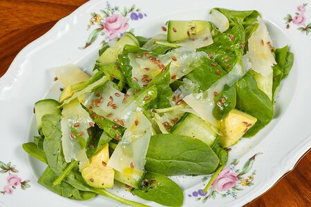 Большой зеленый салат классический