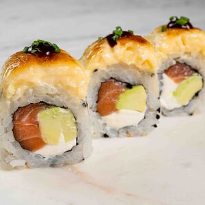 Запечённый ролл с лососем