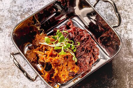 Два вида тушеной капусты