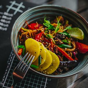 WOK с говядиной и вешенками