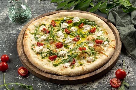 Пицца Буррата с томатами