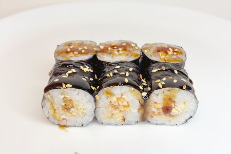 Ролл с угрём