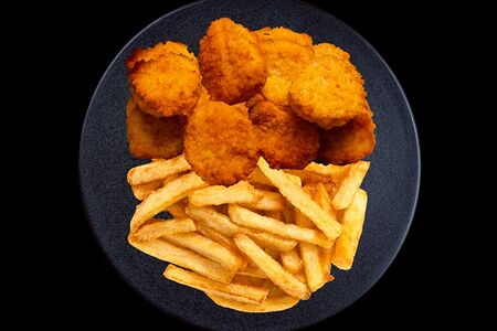 Картофель фри и наггетсы
