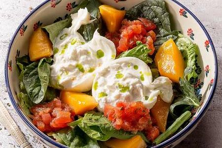 Буррата с манго и томатами конкассе