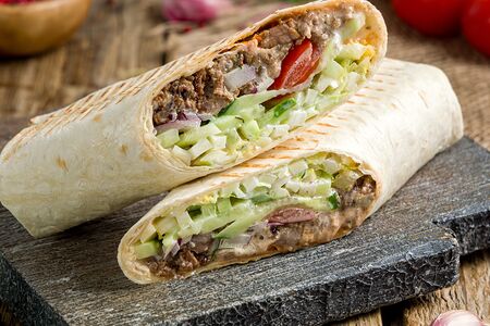 Донер с телятиной в лаваше мини