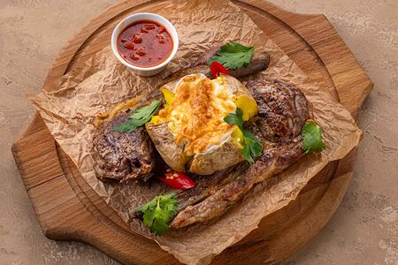 Каре ягненка с печеным картофелем