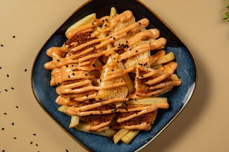 Путин с курицей и пикантным соусом