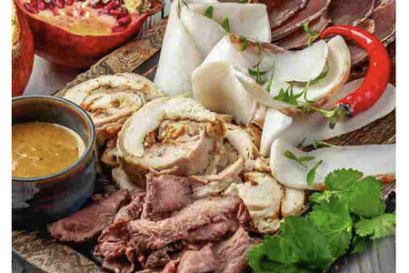 Ассорти мясных деликатесов S