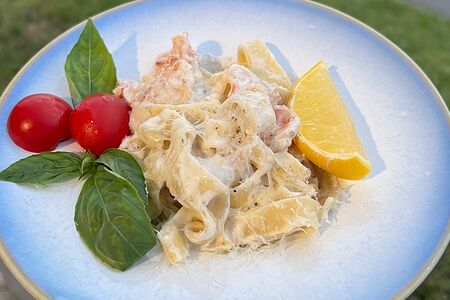 Феттуччини с креветками в сливочном соусе 