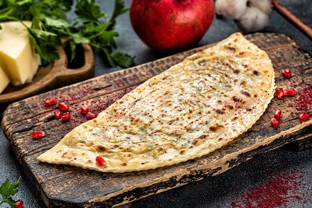 Кутаб с зеленью и сыром