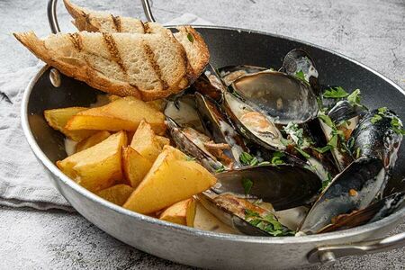 Мидии в соусе блю чиз