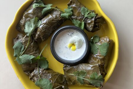 Долма из говядины в винoградных листьях