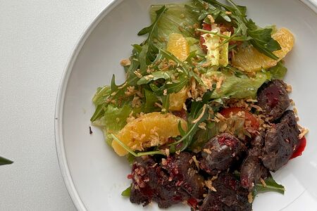 Салат с куриной печенью
