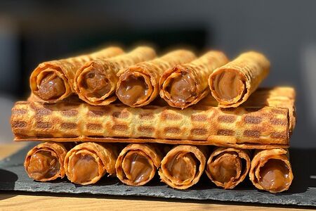 Вафельная трубочка со сгущенкой