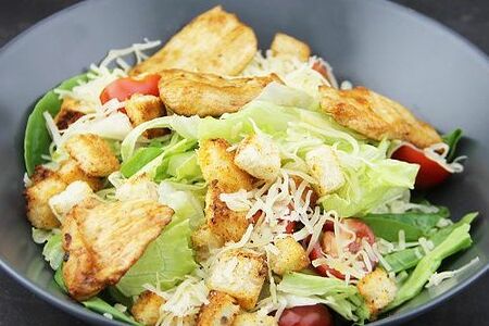 Цезарь с куриным филе
