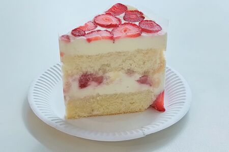 Клубничный торт (кусочек)
