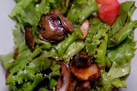 Салат с куриной печенью