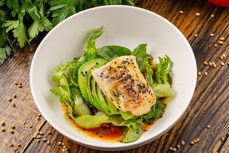 Запеченная треска с сальсой из томатов