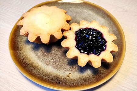 Лукошко с черничным джемом