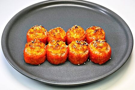 Запеченный сырный ролл с лососем