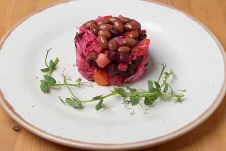 Домашний винегрет с квашеной капустой и фасолью