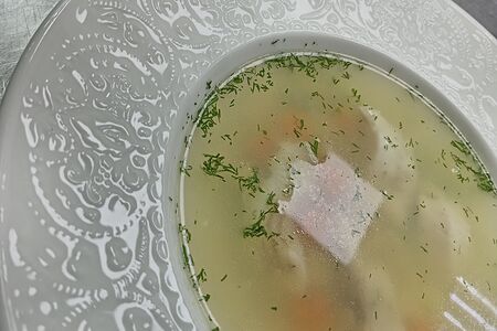 Уха с синекорым палтусом, волжским судаком и черной треской 