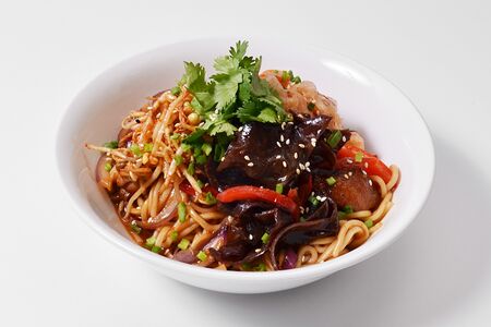 Кимчи-вок с маринованными овощами