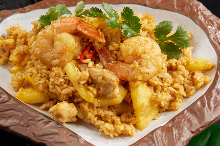 Кхао Пад - тайский жареный рис с курицей и морепродуктами