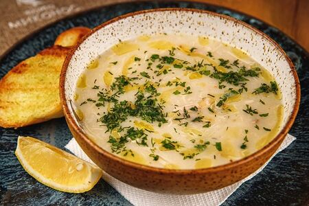 Котосупа Авголемоно куриный суп с рисом и соусом авголемоно