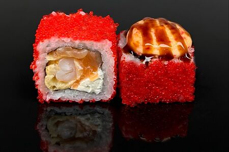 Запеченный ролл с креветкой и лососем