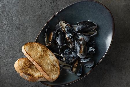 Мидии черноморские в томатном соусе