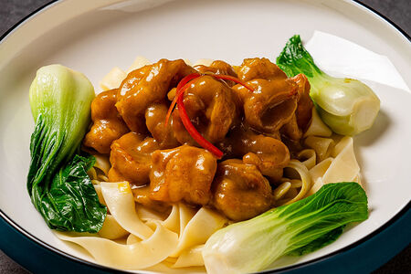 Жареные тигровые креветки в соусе карри