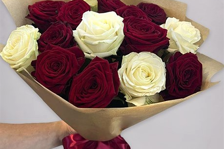 Букет из 17 роз Алый микс