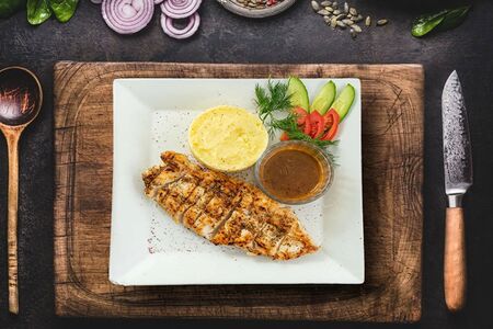 Куриное филе на гриле с гарниром